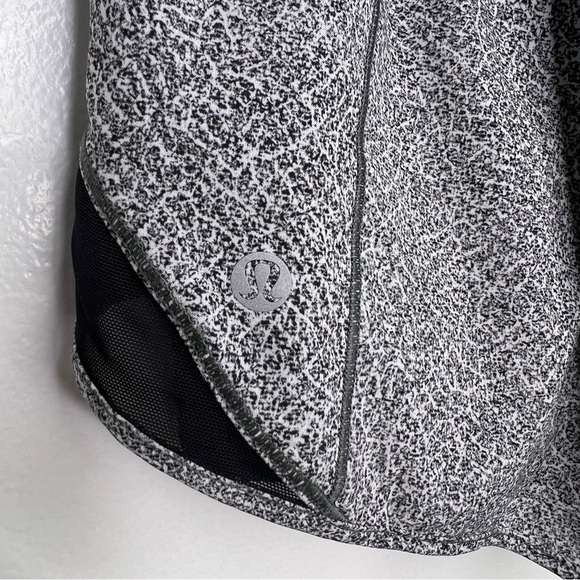 LULULEMON Hotty Hot Naked 4” Shorts - Picture 4 of 6